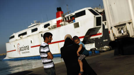 VIDEO: Tres migrantes marroquíes viajan colgados de la rampa de un ferry durante 7 horas para llegar a España
