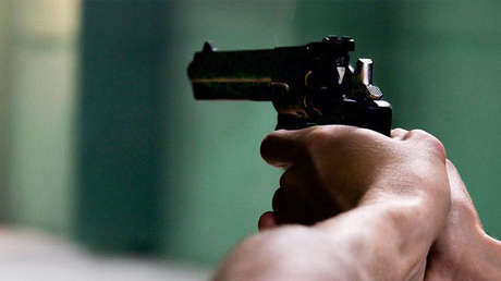 Un policía de Argentina baleó las casas de su expareja y su exsuegra e hirió a cuatro mujeres