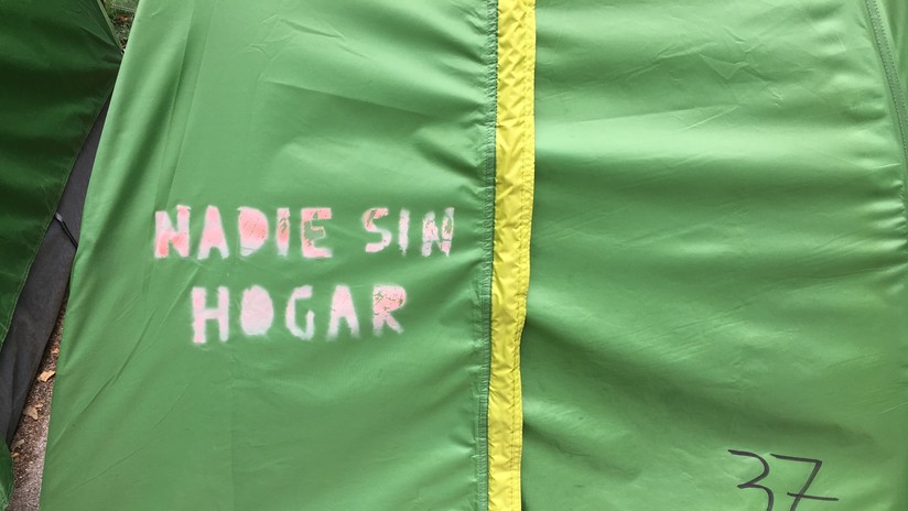 El Ayuntamiento de Madrid desaloja a las personas sin hogar acampadas en un céntrico bulevar para exigir una vivienda digna