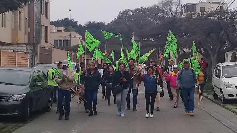 Ambientalistas protestan en Perú mientras se define qué pasará con un polémico proyecto minero