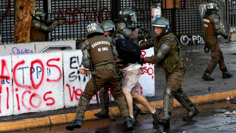 El Parlamento chileno cita al ministro de Defensa y al director de Carabineros por los casos de represión