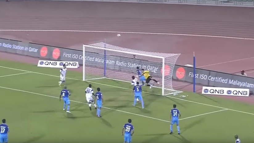 Locos X El Futbol Gol Tv Jugada de locos: fallan inexplicablemente un gol y envían el balón al