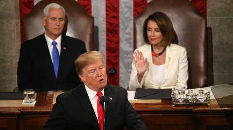 Mike Pence y Nancy Pelosi escuchan un discurso de Donald Trump en Washington (EE.UU.), el 5 de febrero de 2019.