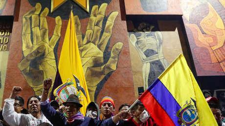 Manifestantes dentro del edificio de la Asamblea Nacional, en Quito, Ecuador. 8 de octubre de 2019.