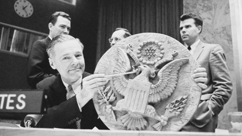 Cómo la URSS espió a EE.UU. durante 7 años con un micrófono sin cables ni fuentes de energía