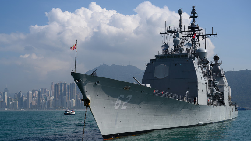 El crucero lanzamisiles estadounidense USS Chancellorsville atraviesa el estrecho de Taiwán (FOTOS) - RT en Español