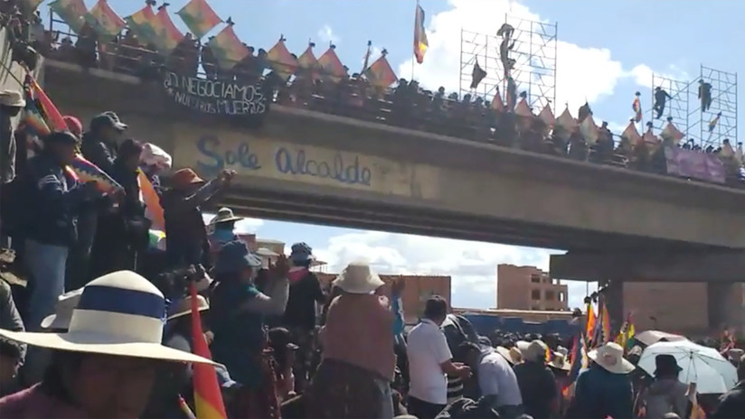 Miles de bolivianos protestan por represión en planta de hidrocarburos de Senkata que dejó nueve muertos