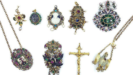 FOTO: Hallan joyas escondidas por más de 127.000 dólares en el congelador de una anciana fallecida