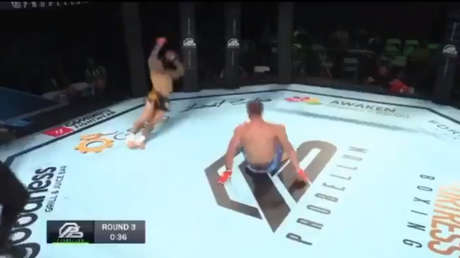 VIDEO: Luchador de artes marciales mixtas acaba con su rival con una espectacular patada acrobática