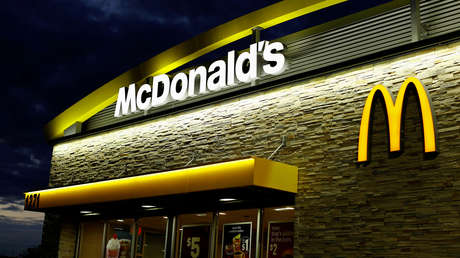Acusan a una empleada de McDonald's en EE.UU. de manipular la comida destinada a un policía