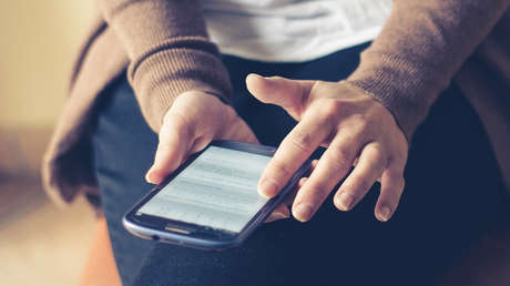 Un fallo en teléfonos de Google y Samsung permite espiar a través de sus cámaras y micrófonos