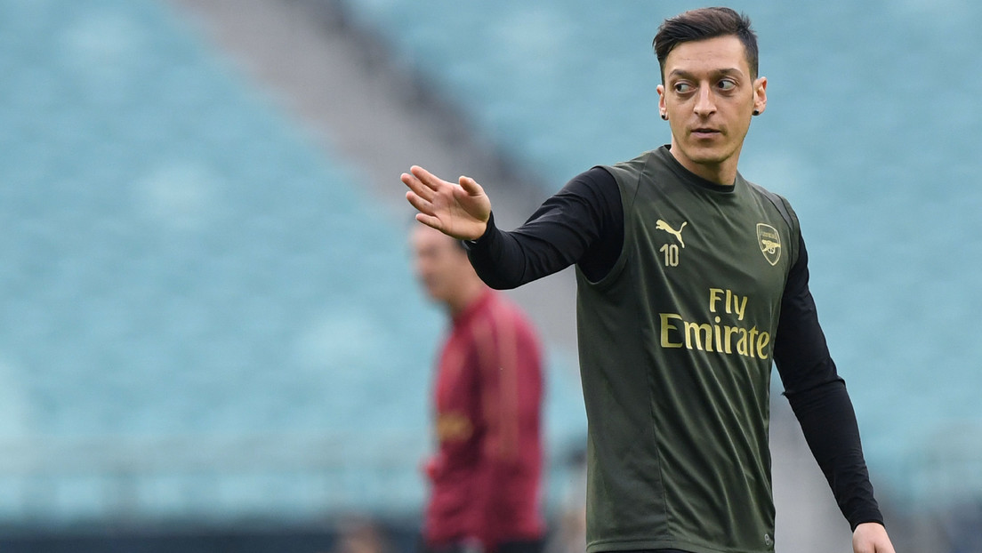 Retransmisión del partido del Arsenal cancelada y camisetas quemadas: comentarios de Mesut Özil provocan ira en China