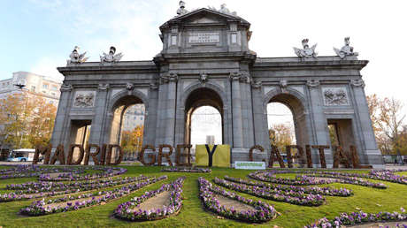 Greenpeace cambia el lema 'Madrid Green Capital' por 'Madrid Grey Capital' para denunciar las políticas del Ayuntamiento