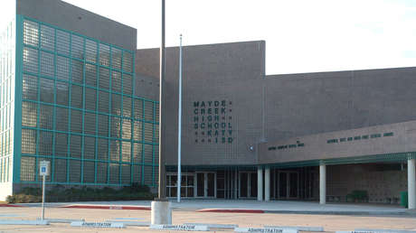 Una adolescente de Texas fue violada durante media hora en un pasillo de su escuela y nadie respondió a sus gritos