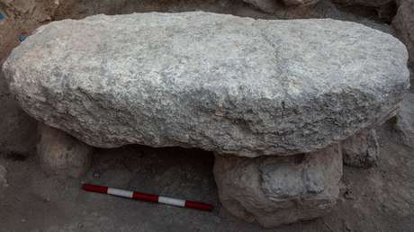 FOTO: Descubren lo que podría ser una icónica piedra bíblica en un templo de 3.100 años en Israel