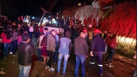 FOTOS: Varios muertos y heridos por el colapso de un muro en el sur de Ecuador