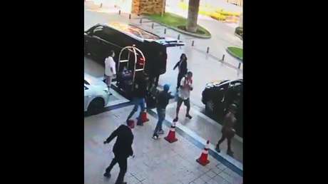 VIDEO: Asalto a tres turistas frente a un lujoso hotel en Chile evidencia "una nueva evolución del 'motochorro'"