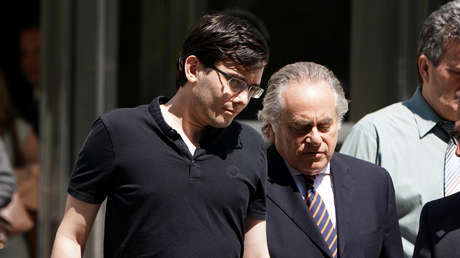 Demandan a 'Pharma Bro' por elevar más de un 4.000 % el precio de un medicamento vital y asegurarse su monopolio