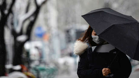 "¡Llévate el coronavirus a tu casa!": Una mujer recibe un brutal golpe por defender a su amiga de un ataque racista