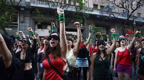 Queda en libertad el femicida que mató a su novia de 113 puñaladas en Argentina