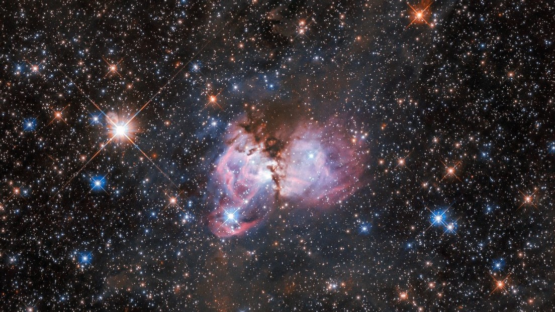 El telescopio Hubble capta una impresionante nube interestelar rosada a ...