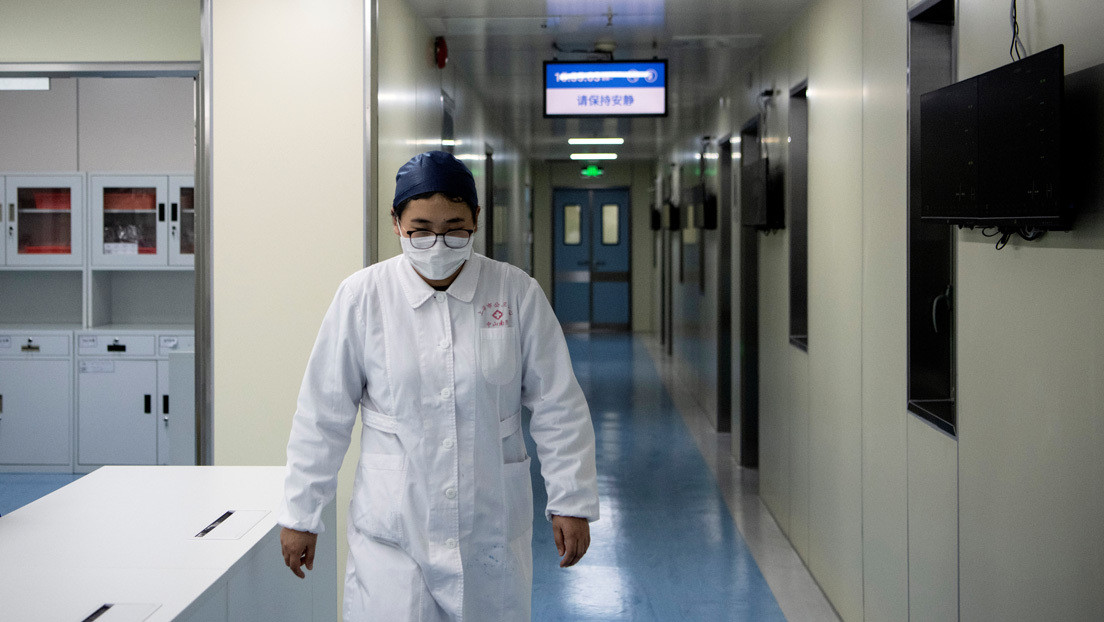 El científico que lideró la lucha contra el coronavirus en China revela el "gran error" que cometen EE.UU. y Europa