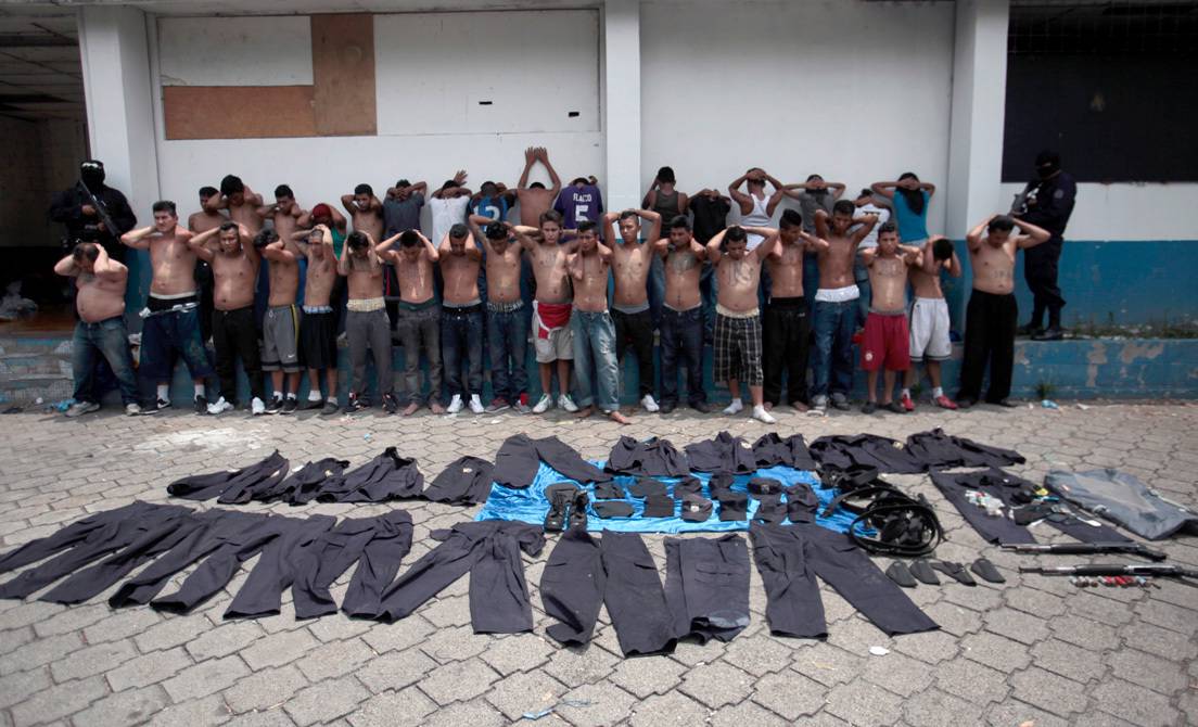 Detención de miembros de una mara en el barrio La Campanera, Soyapango, El Salvador, 30 de abril de 2015.