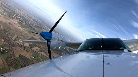 VIDEO: Prueban con éxito un futurista avión eléctrico híbrido