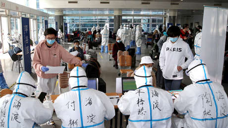 China prohíbe temporalmente la entrada a la mayoría de extranjeros para frenar los casos importados de coronavirus