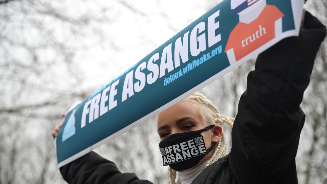 WikiLeaks alerta que la vida de Assange corre peligro "cada día y cada hora" tras la primera muerte por covid-19 en la prisión de Belmarsh