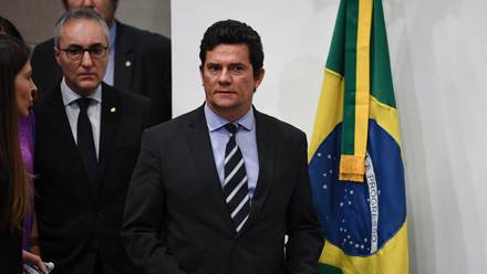 El ministro de Justicia, Sergio Moro, entrando a la rueda de prensa. 24 de abril. Brasilia.