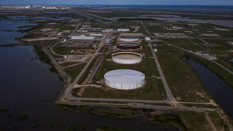 EE.UU. podría almacenar "varios cientos de millones de barriles más" del crudo que no tiene demanda