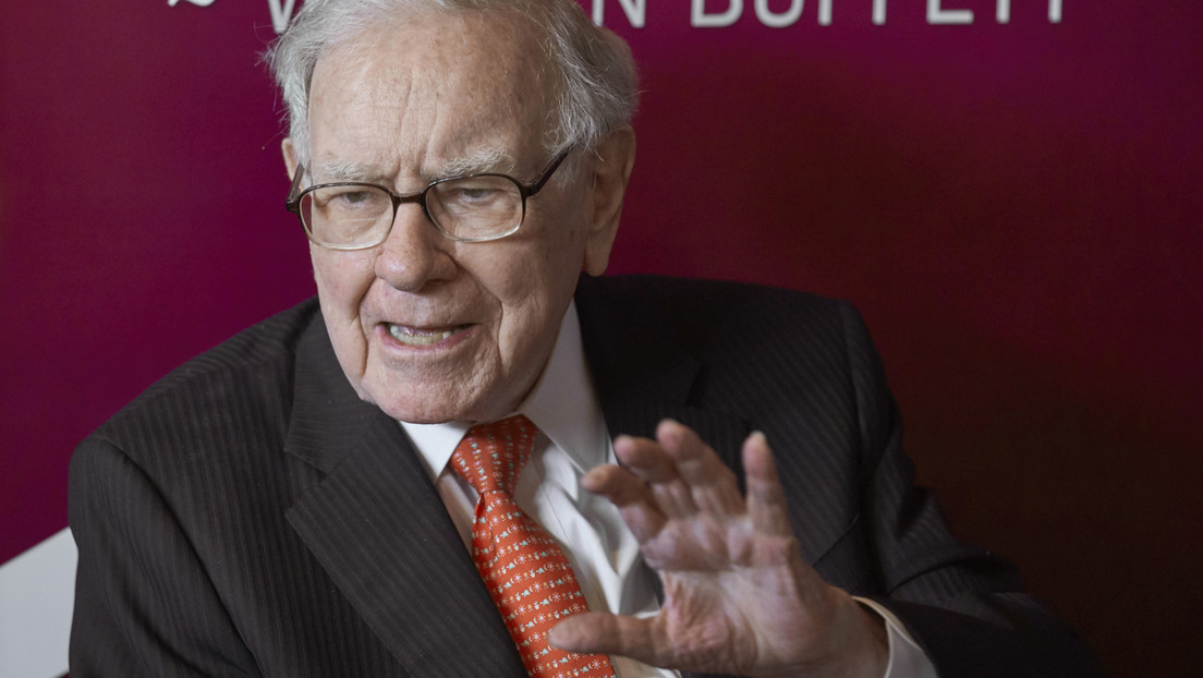 warren-buffett-conglomerate-suffers-record-loss-of-nearly-50-billion-from-covid-19-world