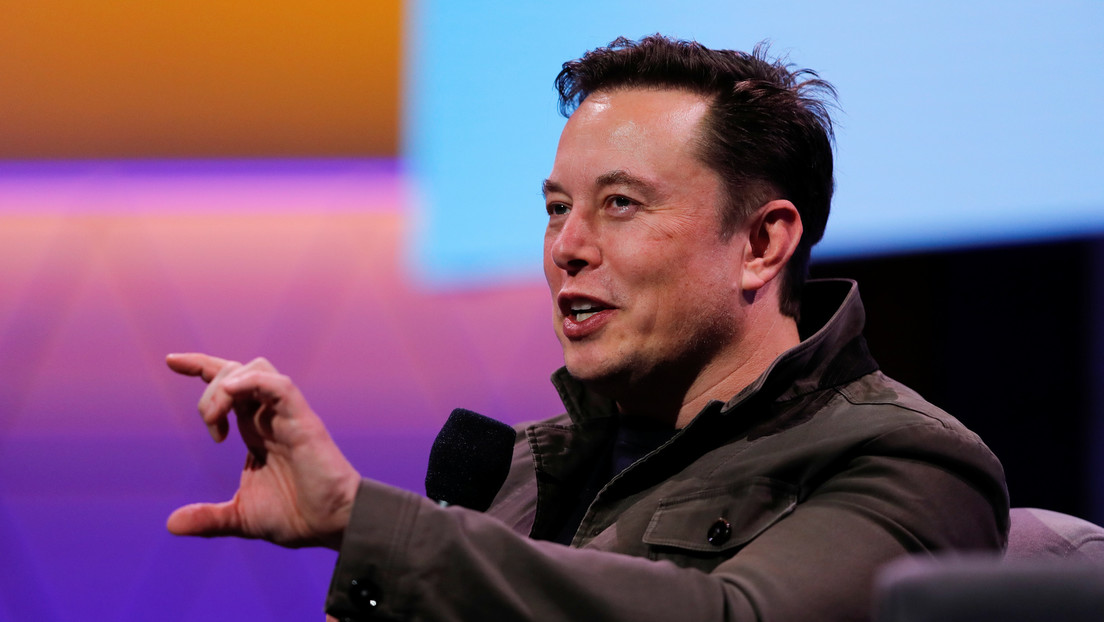 Elon Musk afirma que los humanos "ya son en parte un 'cyborg'" y el lenguaje hablado pronto puede quedar obsoleto