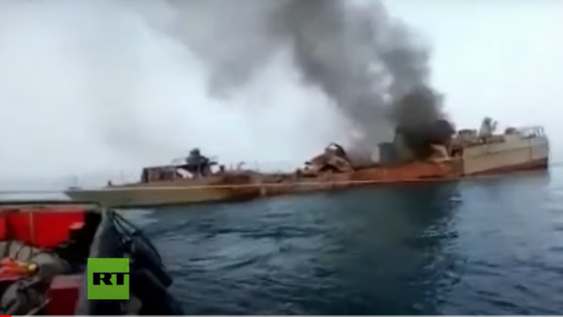 VIDEO: Publican imágenes del barco iraní bombardeado con misiles de su propio Ejército