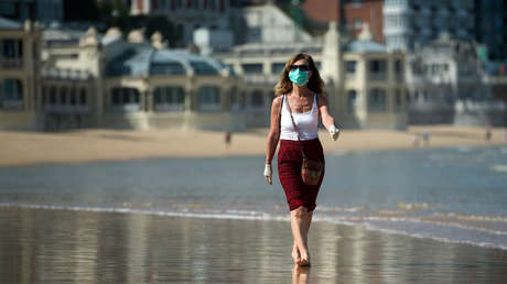 ¿Se contagia el coronavirus en playas y piscinas? Científicos españoles señalan que el sol, la sal y el calor favorecen su inactivación