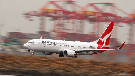 La aerolínea Qantas despide y suspende a miles de trabajadores por el coronavirus