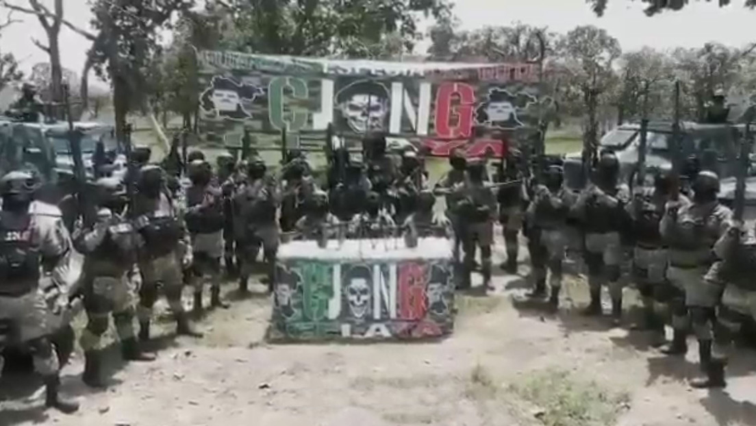 VIDEO: Presuntos sicarios del Cártel Jalisco Nueva Generación vuelven a exhibir su poderoso arsenal y afirman que su guerra 