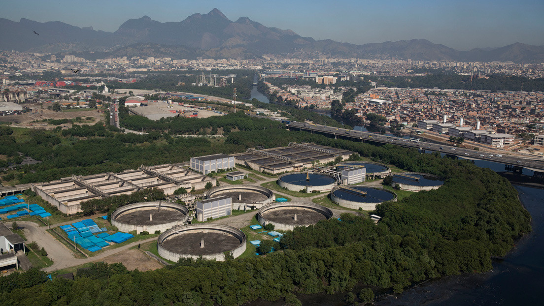 Bolsonaro aprueba una nueva ley de privatización de agua y saneamiento básico en Brasil: ¿qué impacto tendrá?