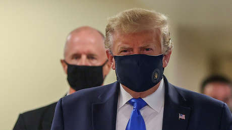 Trump aparece por primera vez en público con mascarilla mientras EE.UU. bate su récord de contagios