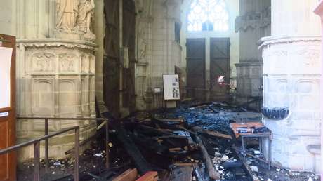 FOTOS: Publican varias imágenes del interior de la histórica catedral de Nantes parcialmente destruido por el fuego
