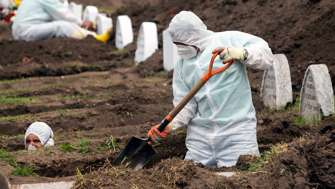 La exorbitante cifra de decesos en Ecuador durante la pandemia y la enorme diferencia con las muertes confirmadas por covid-19 (GRÁFICOS)