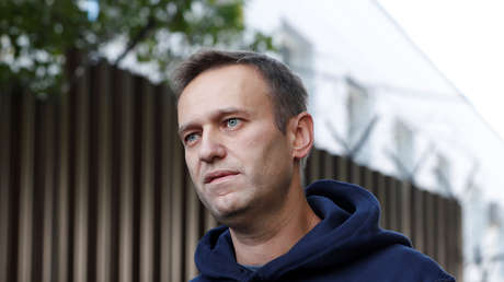 Hospitalizan por "envenenamiento" al opositor ruso Alexéi Navalny tras aterrizar su avión de emergencia en Siberia