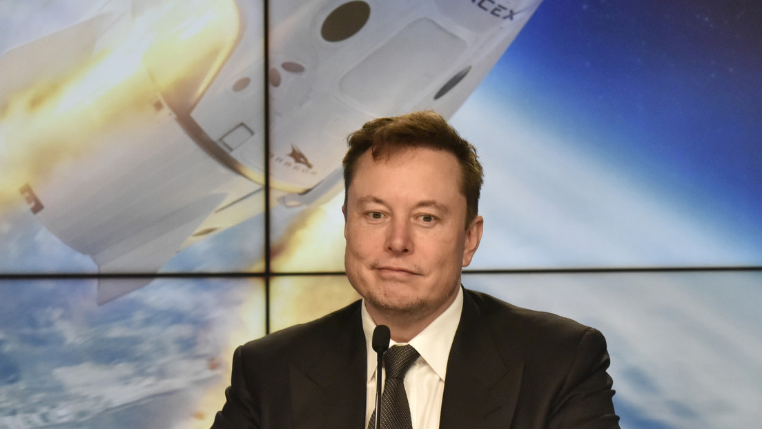 Elon Musk pierde más de 13.000 millones de dólares en un día y baja en la lista de multimillonarios de Forbes tras desplomarse las acciones de Tesla