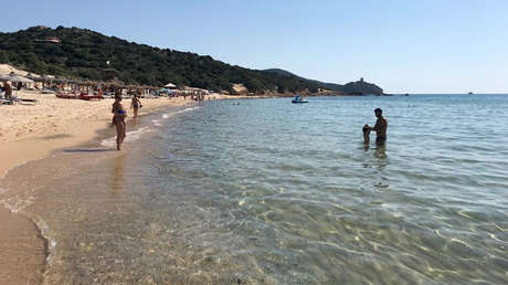 Un turista se lleva arena de una playa italiana y deberá pagar una multa de 1.200 dólares