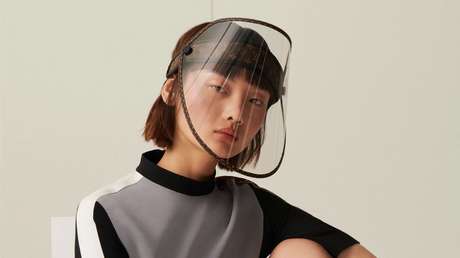 FOTO: Louis Vuitton venderá protectores faciales de lujo con su reconocible monograma y tachuelas doradas en medio de la pandemia