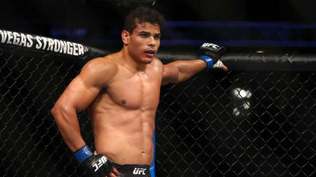 Bolsonaro felicita antes de tiempo a Paulo Costa por su título de la UFC y el luchador acaba perdiendo