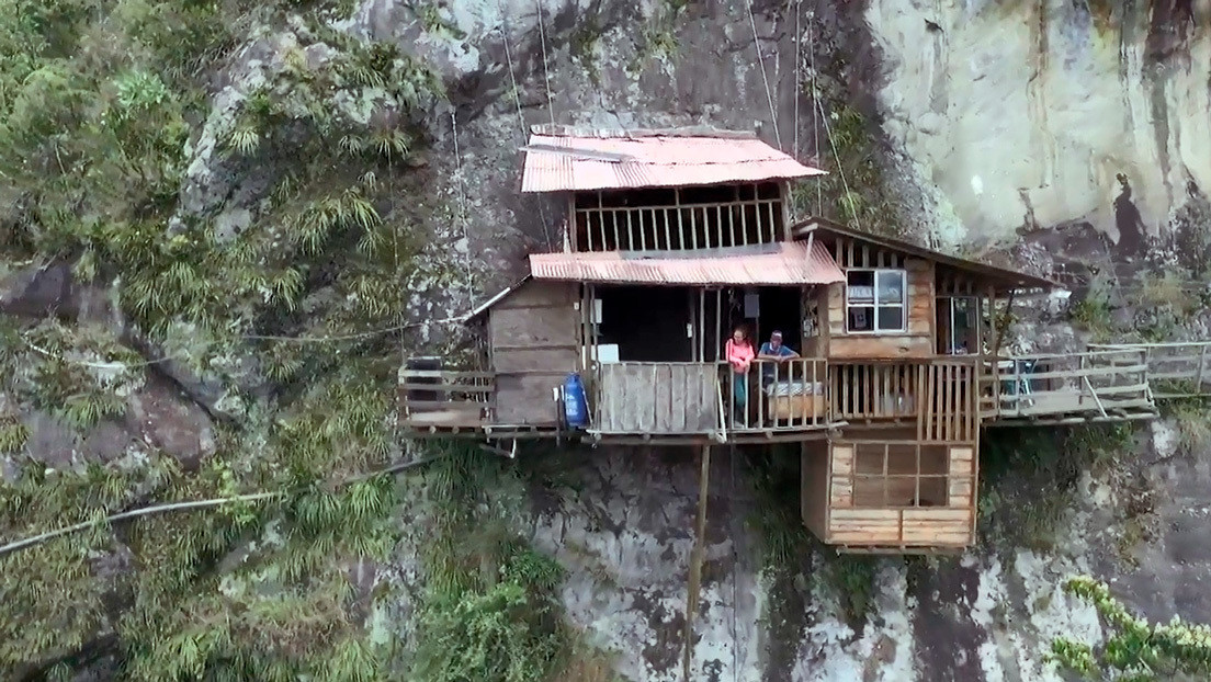 'La casa en el aire': el hostal colombiano que ofrece habitaciones suspendidas a 20 metros de altura