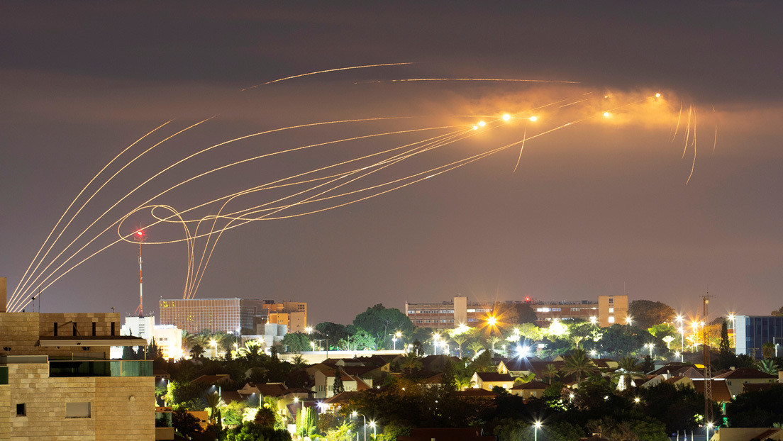 VIDEO El sistema de defensa antiaérea de Israel intercepta uno de los dos misiles lanzados
