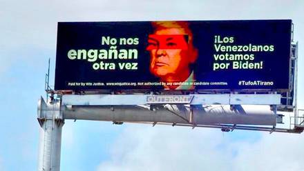 Una valla electrónica en Miami proyecta una imagen de Trump con los ojos de Hugo  Chávez - RT